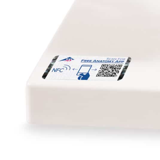 Smart-Label mit integrierter NFC-Technologie, individualisiertem Aufdruck und Hologrammstreifen 