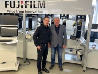 Ahmed Türkmen von Vetaphone mit Joseph Schweiger, Geschäftsführer der Fujifilm Unigraphica AG in ihrem Werk in Ruggell, Liechtenstein (Quelle: Vetaphone)