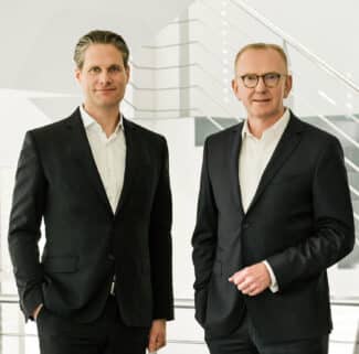 Der technotrans-Vorstand Robin Schaede, CFO (l.) und Michael Finger, CEO sind zufrieden mit dem Ergebnis des 2. Quartals (Quelle: technotrans)