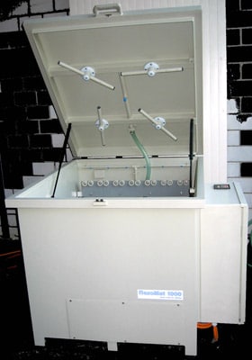 flexoMat 630/1000 heißt ein Reinigungsgerät für Rasterwalzen, Farbwannen und Kleinteile