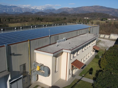 Das Produktionsgebäude im italienischen Udine mit 2000 m² Produktionsfläche (Quelle: Felga Etiketten)