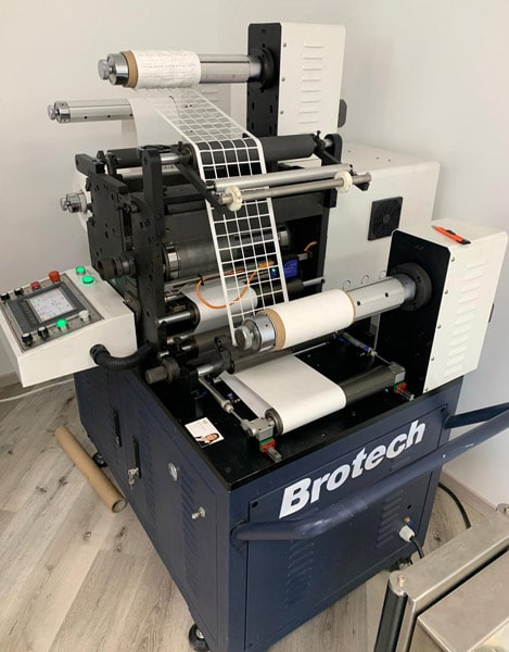 Der Brotech TDL ermöglicht G’sunder Druck ab sofort das eigene Konfektionieren der Etikettenrollen (Quelle: PrintsPaul)