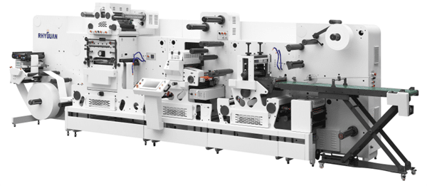 Die Rhyguan Plus 330 mit Flachbett-Heißpräge, Flexodruckwerk, Stanzwerk, Blattschneider mit Bogenauslage (Quelle: B&T Tec)